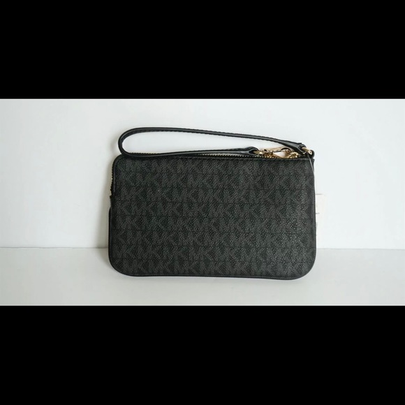 Michael Kors Jet Set Signature Stripe Wristlet. - Picture 8 of 8